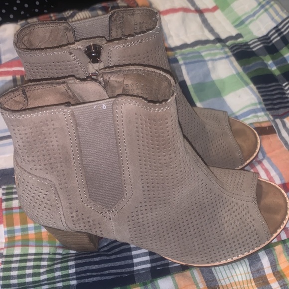TOMS Tan booties - Picture 4 of 8